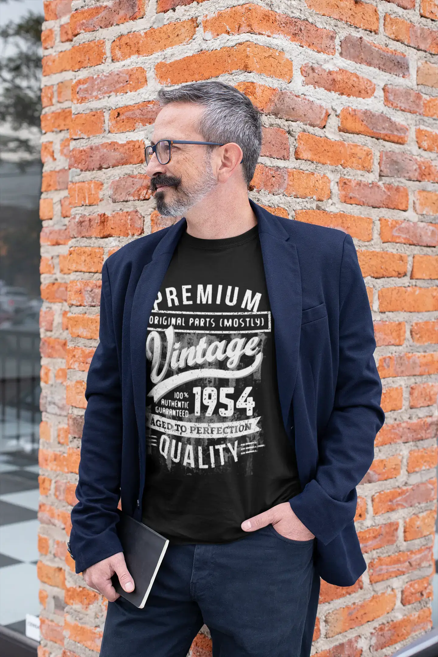 ULTRABASIC - Graphic Men's 1954 Aged to Perfection Birthday Gift T-Shirt