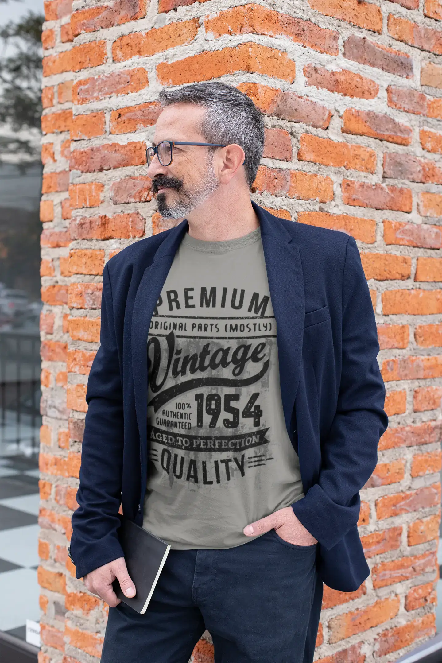 ULTRABASIC - Graphic Men's 1954 Aged to Perfection Birthday Gift T-Shirt