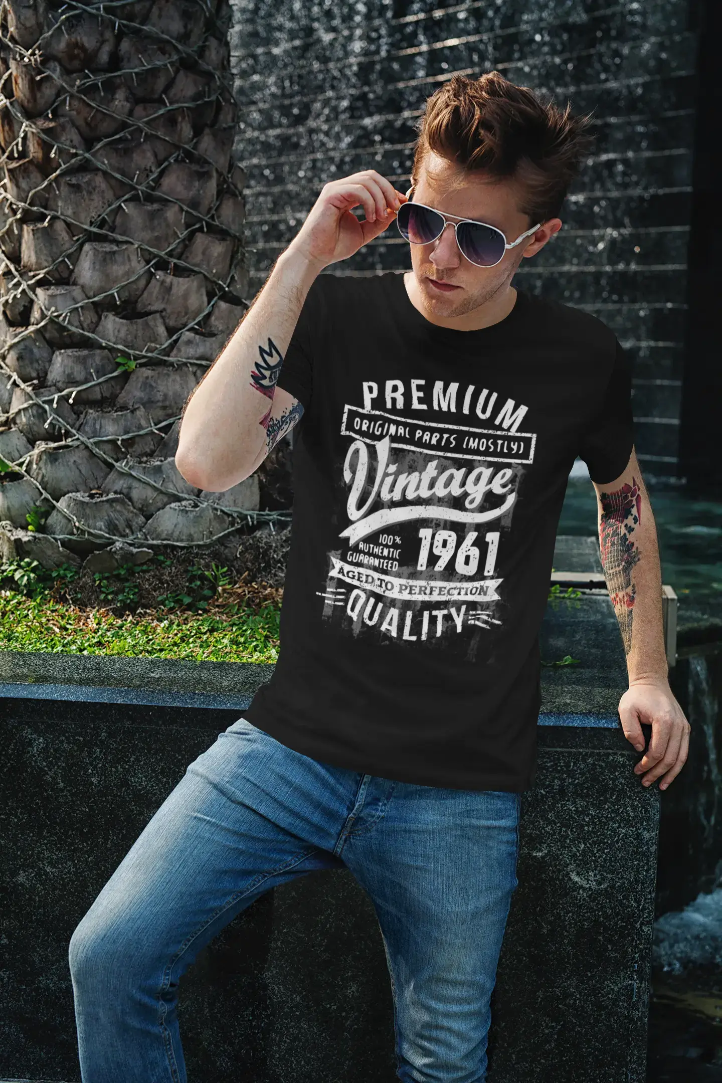 ULTRABASIC - Graphic Men's 1961 Aged to Perfection Birthday Gift T-Shirt