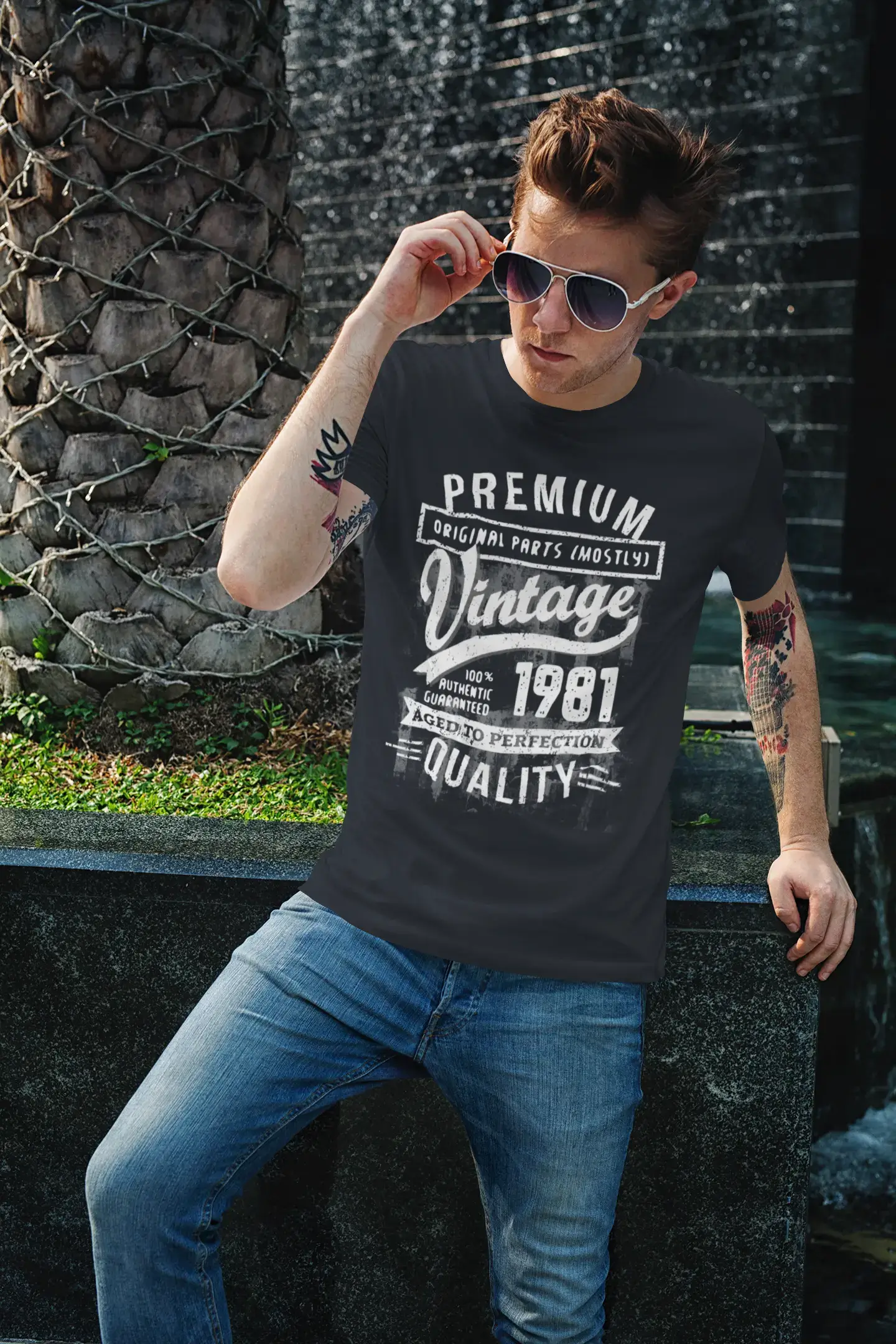 ULTRABASIC - Graphic Men's 1981 Aged to Perfection Birthday Gift T-Shirt